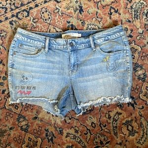 Torrid embellished frayed Jean shorts size 10. 2” inseam